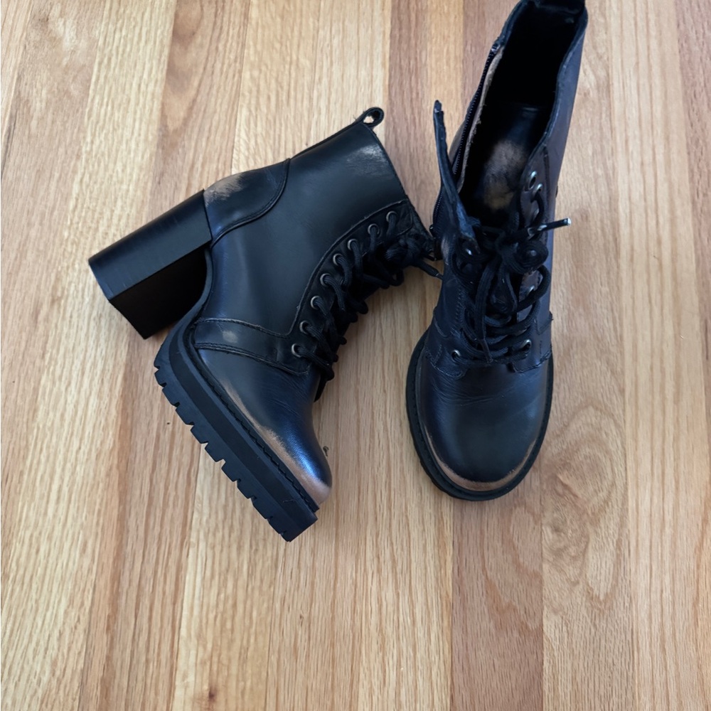 Steve Madden Rivet Lace Up Boots Size 6